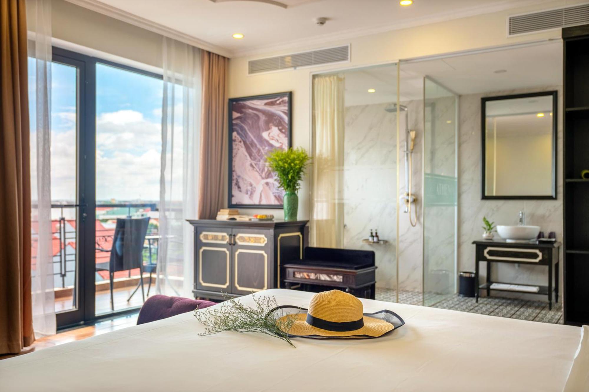 Junior Suite Balcony Bath Shuttle Car to Hoi An Old Town,1543744744:JPEG